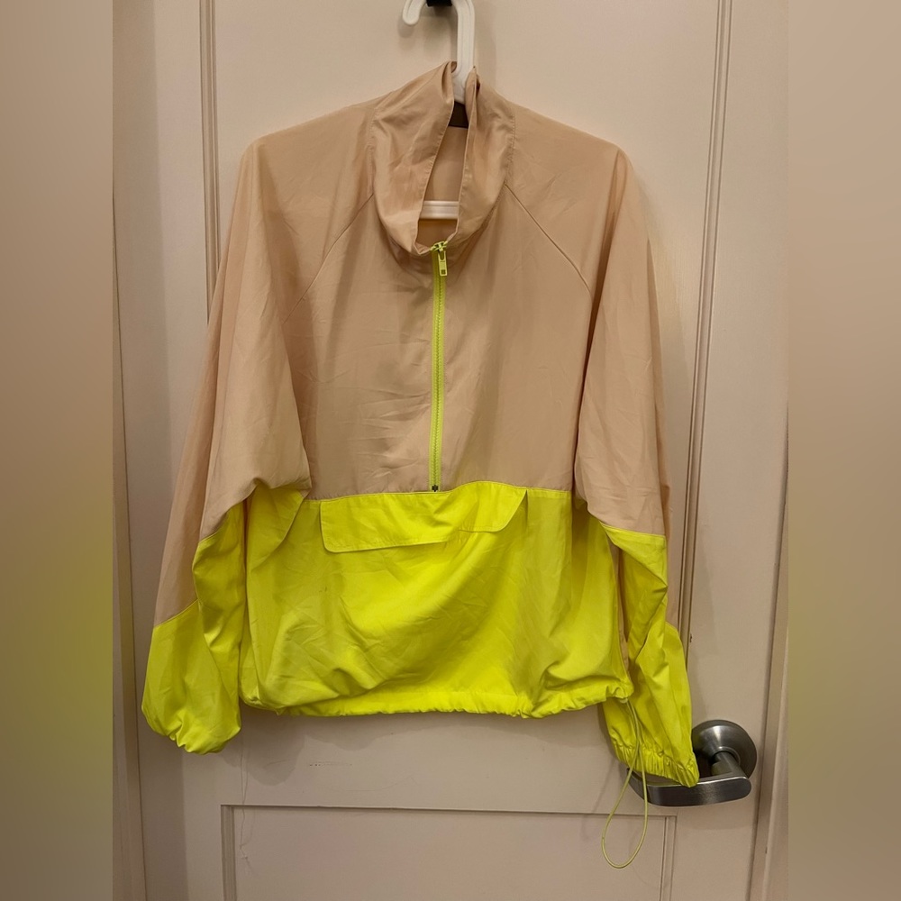 Windbreaker in beige and neon yellow (size large) - Bundle and take 25% off 😊!